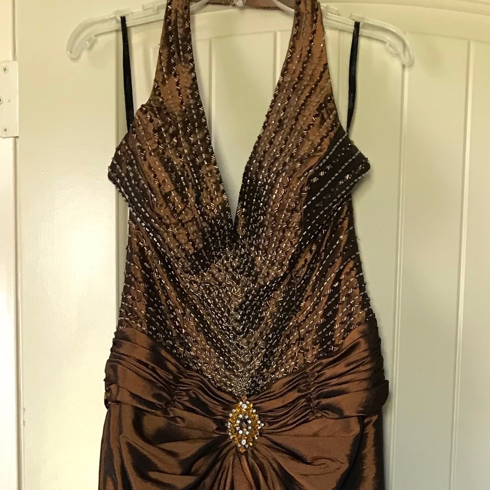 Formal Dress - Picture 3 of 8